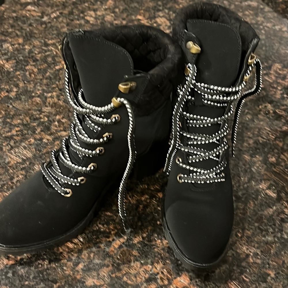 Qupid NuBuck Boots